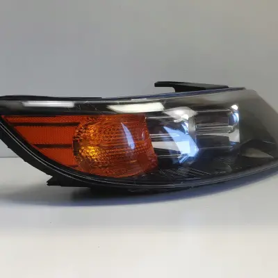 Kia Sorento II 09-12r PRZEDNIA LAMPA PRAWA prawy przód XENON 92102-2P110