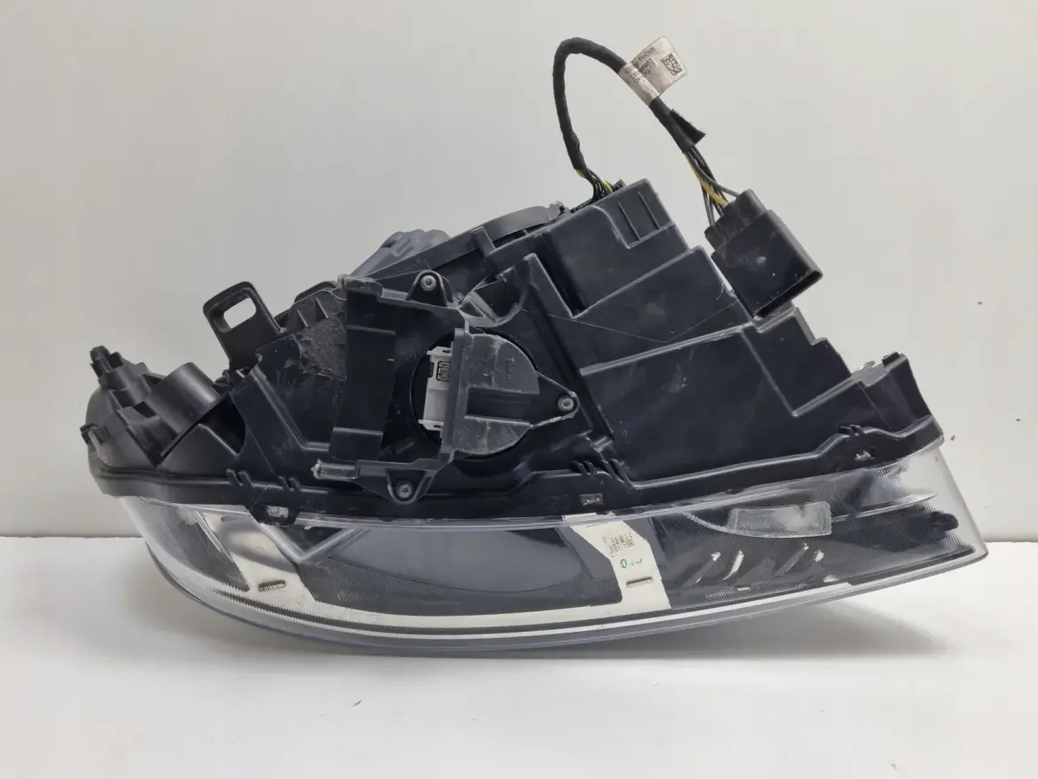 Volvo S60 II V60 LIFT PRZEDNIA LAMPA LEWA lewy przód XENON skrętna 31420261