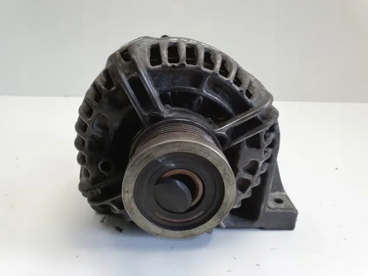 Volvo XC90 2.4 D5 ALTERNATOR 30667787