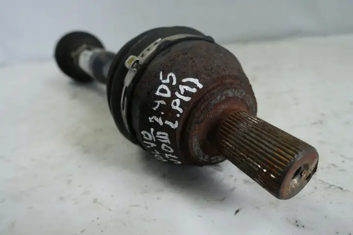 Volvo XC60 2.4 D5 PÓŁOŚ PÓŁOŚKA lewy przód 185km