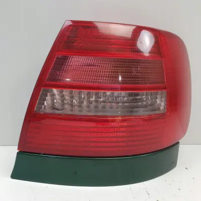 Audi A4 B5 lift sedan 99-01r TYLNA LAMPA PRAWA prawy tył 8D0945096G