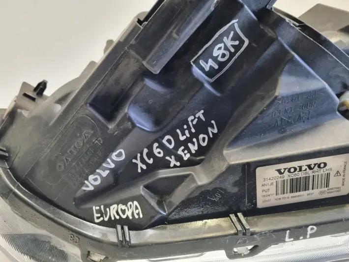 Volvo XC60 LIFT XENON SKRĘTNY PRZEDNIA LAMPA LEWA lewy przód 31420249