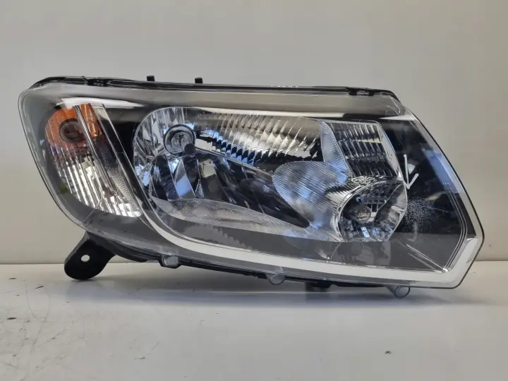 Dacia Sandero II 12-16r PRZEDNIA LAMPA PRAWA PRAWY PRZÓD europa