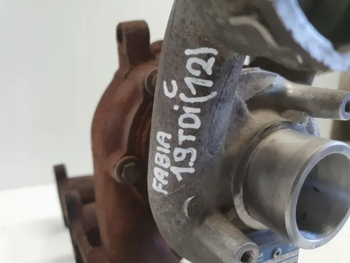 VW Golf V 1.9 TDI TURBOSPRĘŻARKA turbo 038253014B