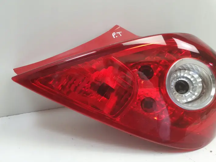 Opel Corsa D 3 drzwi TYLNA LAMPA PRAWA prawy tył pasażera 13269051