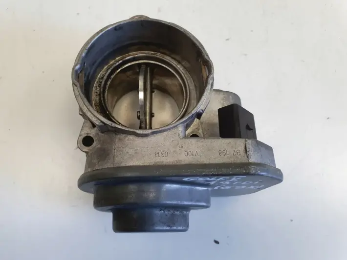 VW Golf V 1.9 TDI PRZEPUSTNICA 038128063G