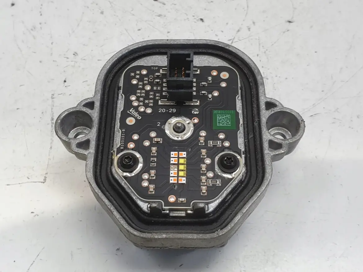 Volvo S90 V90 S60 V60 II PRZETWORNICA XENON KSENON MODUŁ LED B105151-B