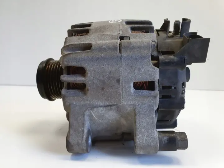 Volvo V40 II 1.6 D2 ALTERNATOR 30659390 valeo 150A