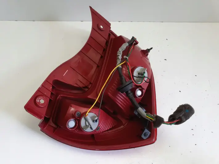 Kia Picanto II lift 11-17r TYLNIA LAMPA LEWA LEWY TYŁ 92402-1Y0
