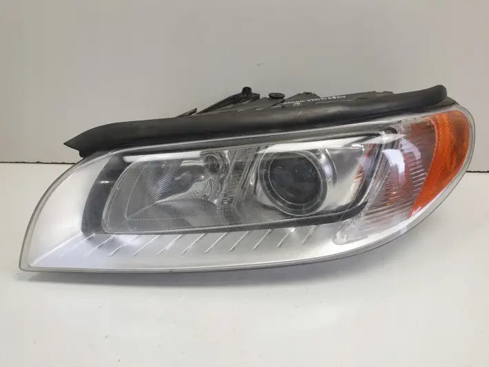 Volvo V70 III PRZEDNIA LAMPA LEWA XENON SKRĘTNY