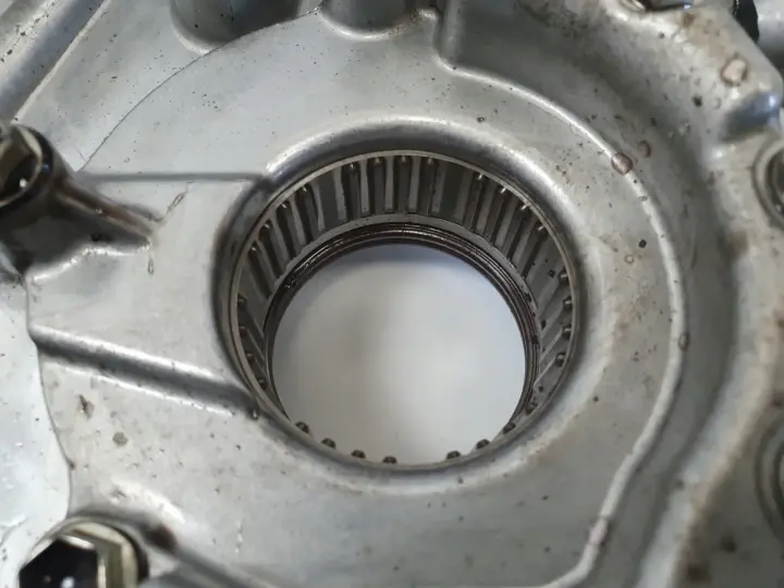 Toyota RAV4 RAV-4 III 2.2 D4D OBUDOWA ROZRZĄDU pokrywa