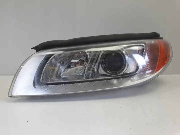 Volvo V70 XC70 III S80 II PRZEDNIA LAMPA LEWA lewy przód XENON 31353532