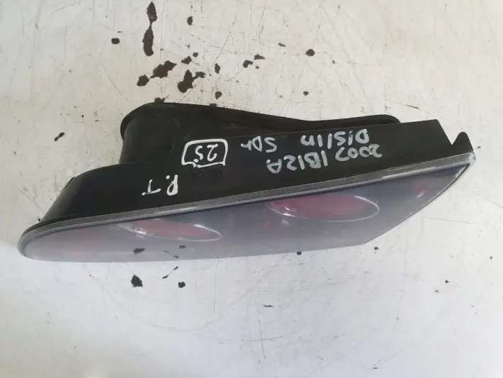 Seat Ibiza III LIFT 05-09r TYLNIA TYLNA LAMPA PRAWA prawy tył w klape