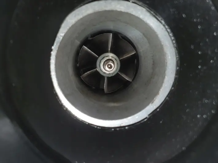 VW Golf V 1.9 TDI TURBOSPRĘŻARKA turbo 038253016K