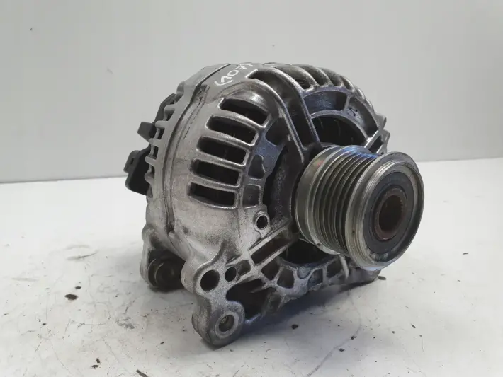 Audi A4 B7 2.0 TDI ALTERNATOR bosch 06F903023J 140A