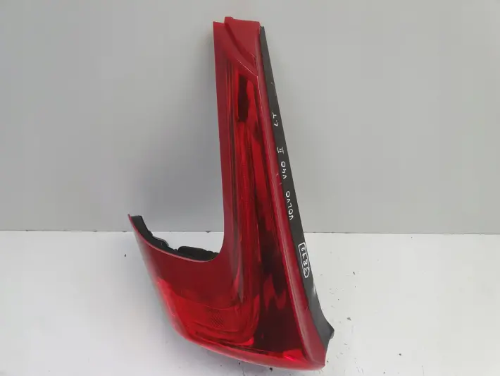 Volvo V40 II 12-16r TYLNIA TYLNA LAMPA LEWA lewy tył 31395844