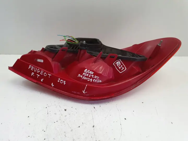 Peugeot 207 HB TYLNA LAMPA PRAWA prawy tył pasażera 9649986580