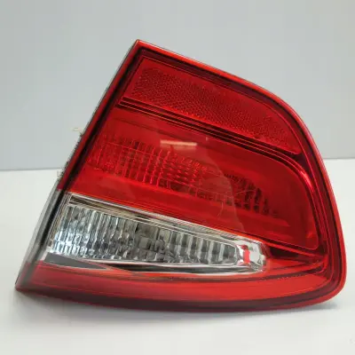 Kia Rio III TYLNA LAMPA PRAWA prawy tył W KLAPĘ