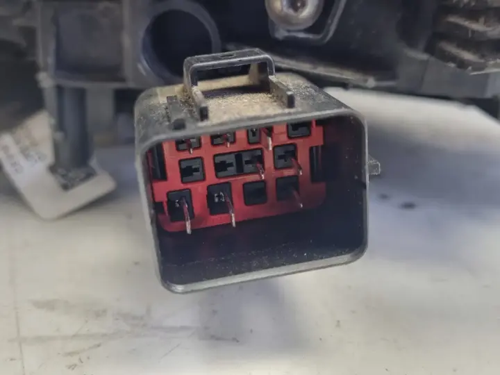 Volvo V60 S60 II LIFT PRZEDNIA LAMPA PRAWA prawy przód XENON 31698819