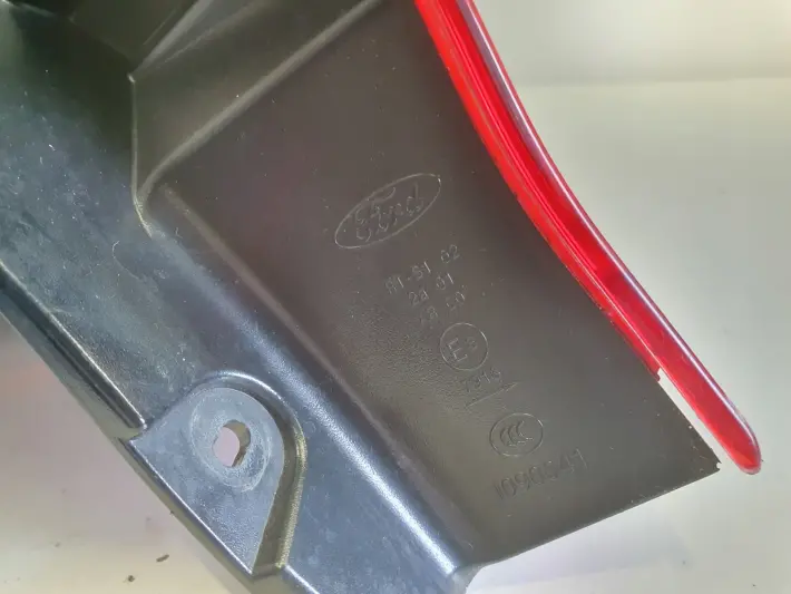Ford Fiesta VII MK7 12-17r LIFT TYLNIA LAMPA PRAWA LEWY TYŁ 1090041