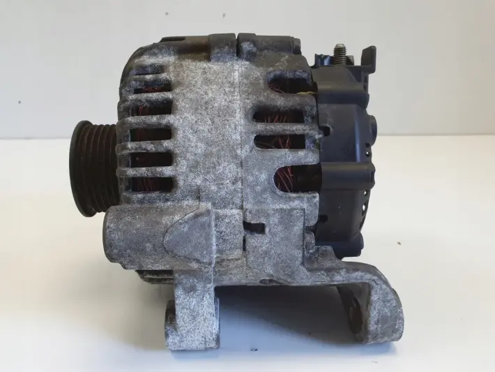 BMW E87 E90 E91 2.0 D ALTERNATOR valeo 7802471 AL03