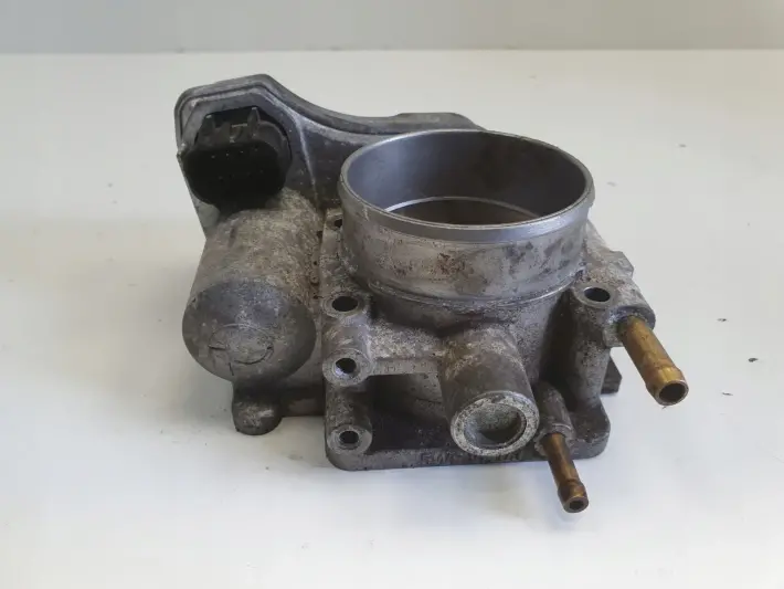 Opel Vectra C 1.8 16V PRZEPUSTNICA 09128518