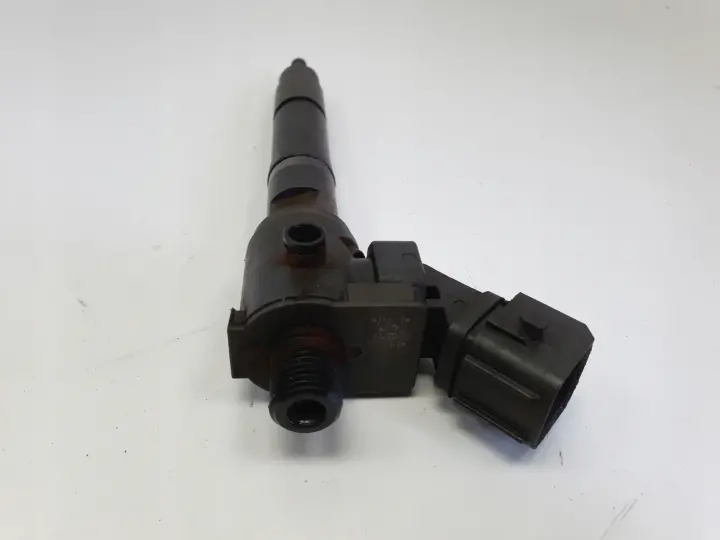 Volvo V70 III XC70 II lift 2.0D D4 WTRYSKIWACZ PALIWA Wtrysk 31405404