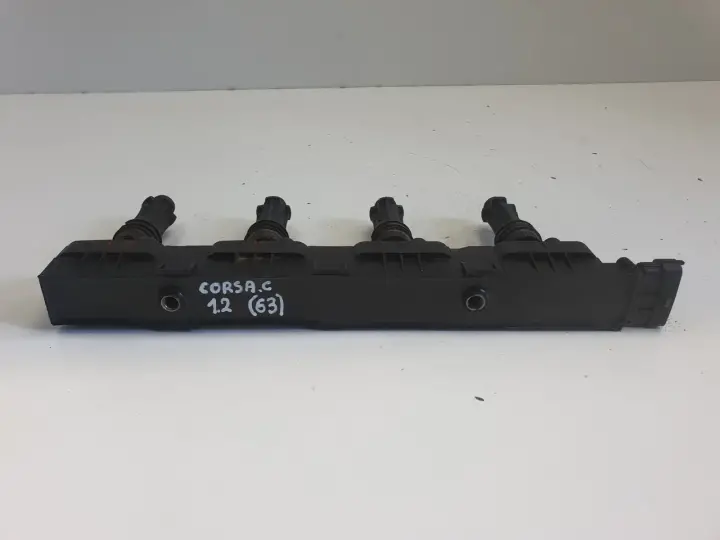 Opel Corsa C 1.2 16V CEWKA ZAPŁONOWA 0221503015