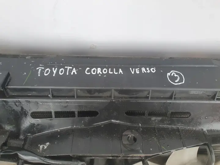 Toyota Corolla Verso II 2.2 D4D CHŁODNICE KOMPLET