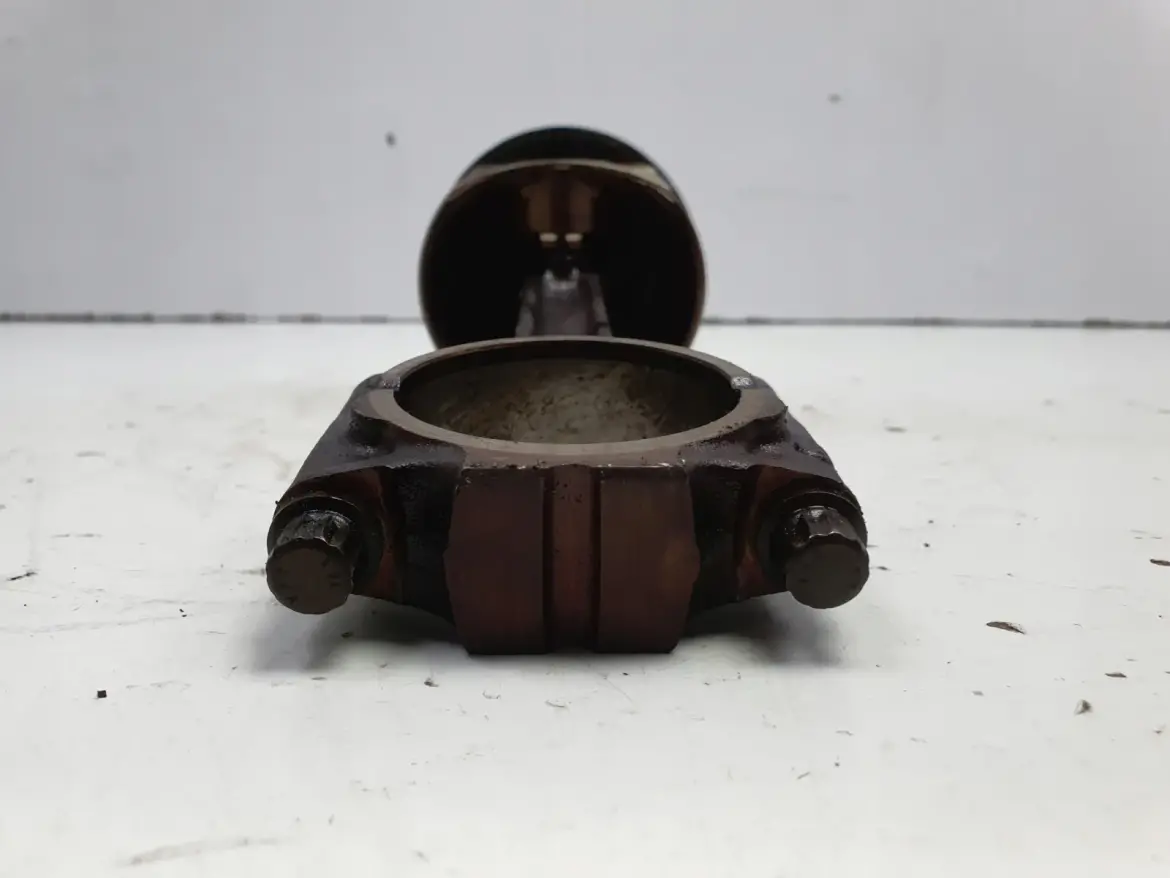 Volvo S40 II V50 2.4 i TŁOK KORBOWÓD B5244S