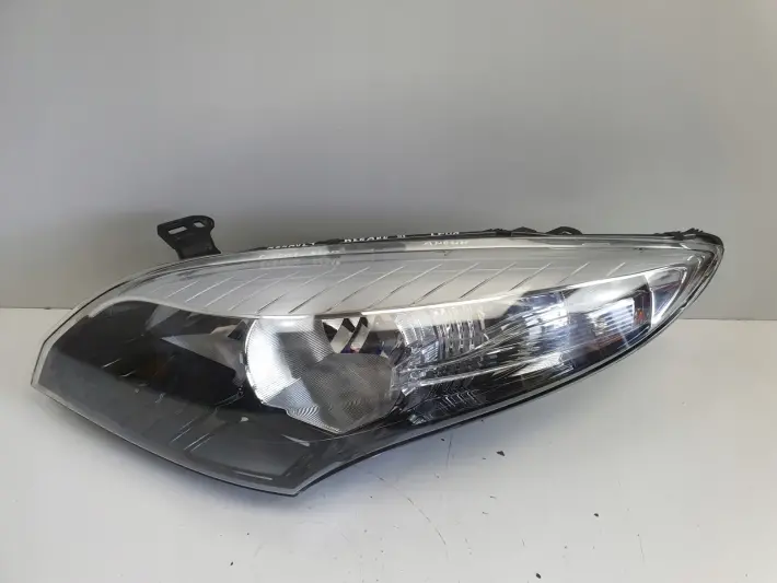 Renault Megane III 12-16r PRZEDNIA LAMPA LEWA lewy przód 260607305R