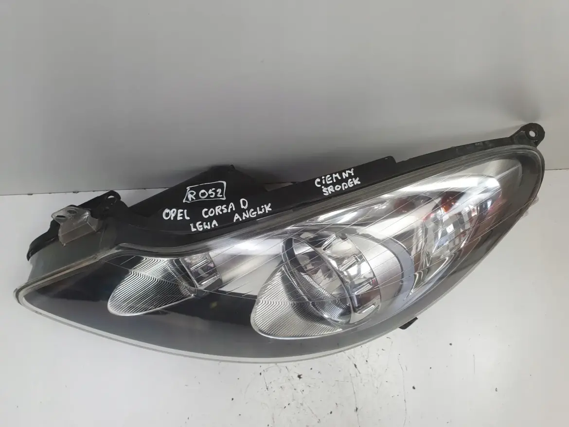 Opel Corsa D PRZEDNIA LAMPA LEWA lewy przód anglik Ciemny klosz