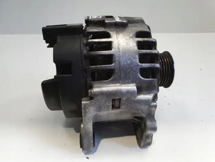 Skoda Fabia I VW Polo IV 1.2 12V ALTERNATOR valeo 03D903025J