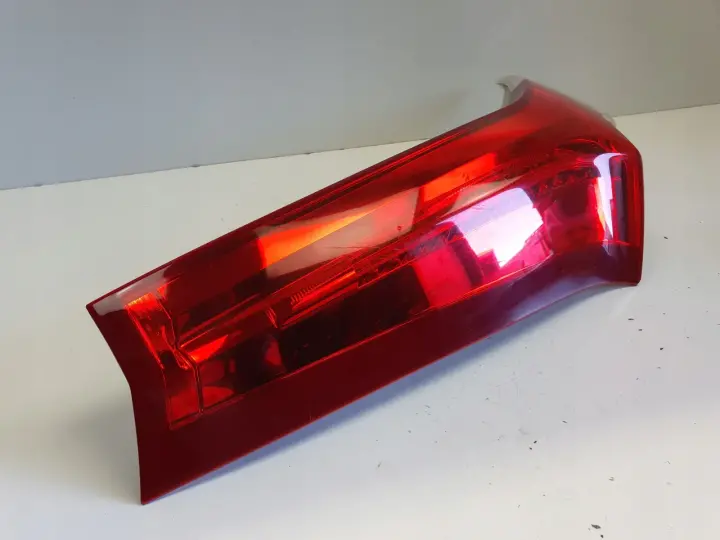 Volvo V70 III 14-16r LIFT TYLNIA LAMPA LEWA LEWY TYŁ kierowcy