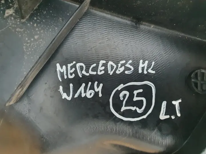 Mercedes ML W164 BOCZEK BAGAŻNIKA LEWY TYLNY TYŁ