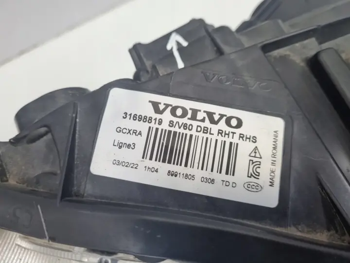 Volvo V60 S60 II LIFT PRZEDNIA LAMPA PRAWA prawy przód XENON 31698819