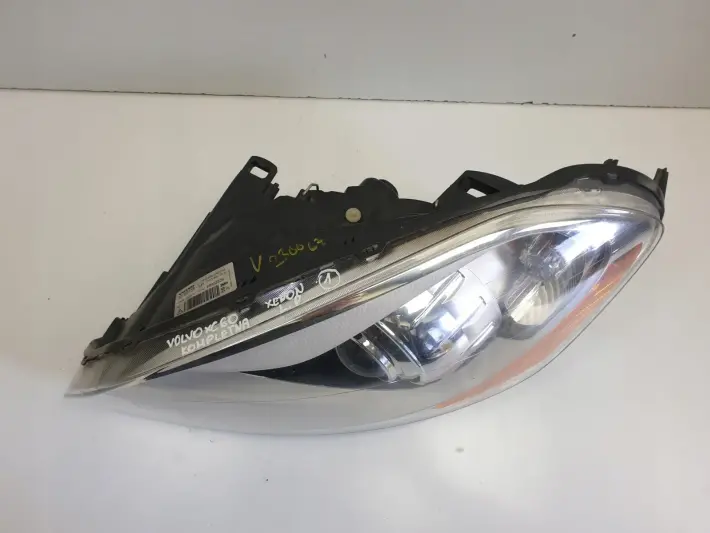 Volvo XC60 PRZEDNIA LAMPA LEWA BI XENON SKRĘTNY