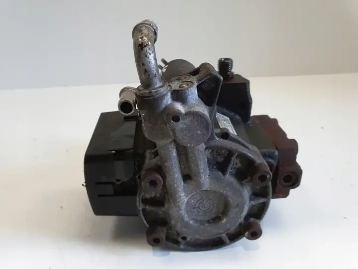 Audi A3 II 8P 1.6 TDI POMPA WTRYSKOWA paliwa 03L130755E