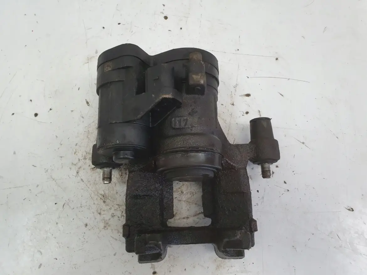 VW Passat B8 TYLNY ZACISK HAMULCOWY LEWY tył Kierowcy 3Q0615405E