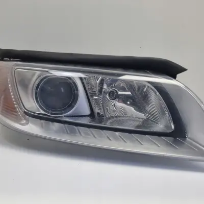 Volvo V70 III XC70 S80 II XENON PRZEDNIA LAMPA PRAWA prawy przód 31214348