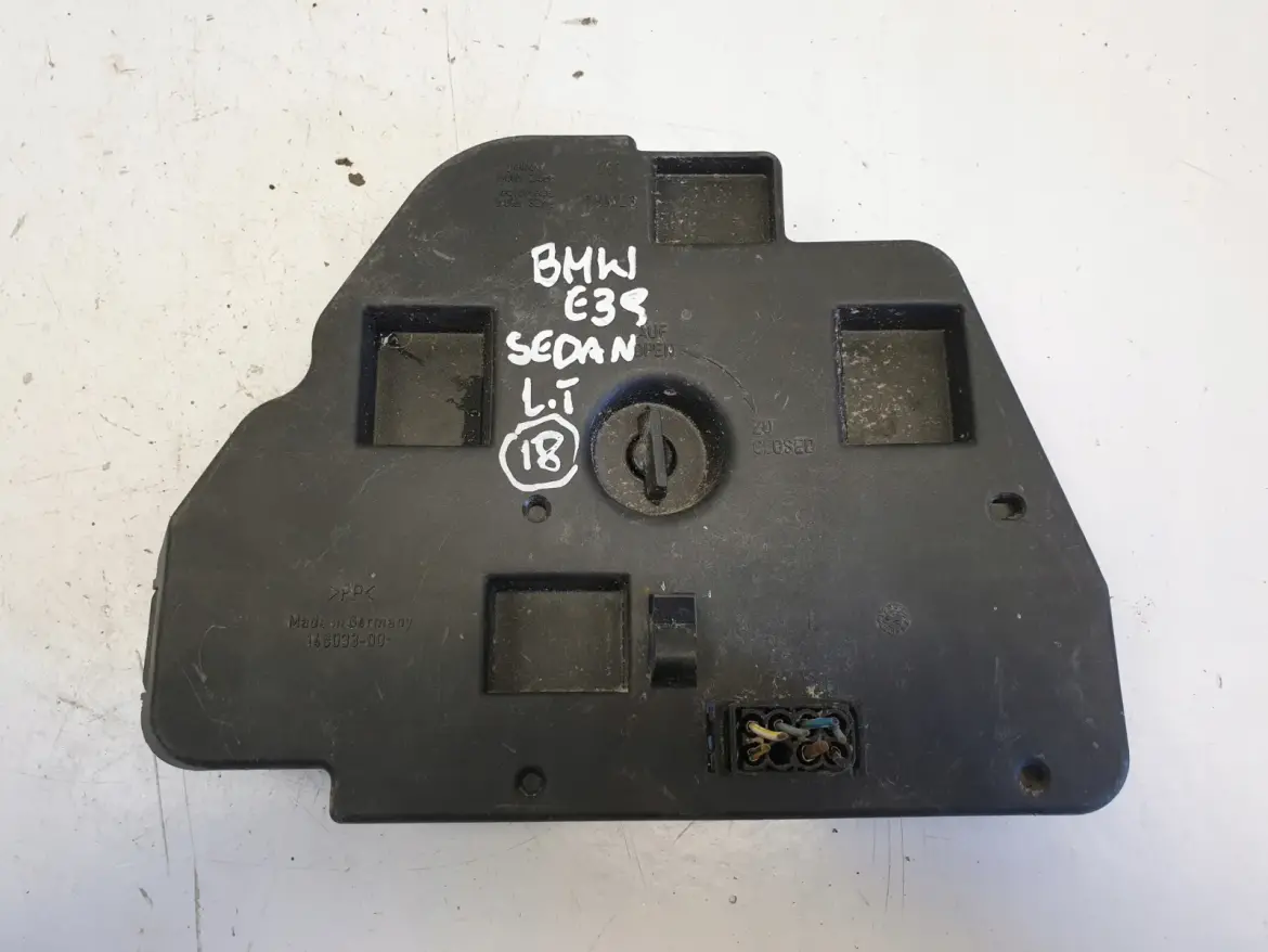 BMW E39 sedan WKŁAD TYLNEJ LAMPY Lewy tył kierowcy 2496337