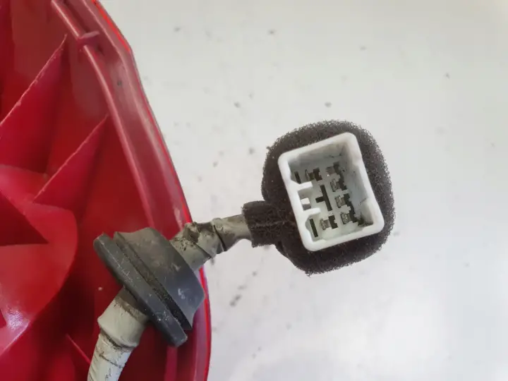 Hyundai Getz Lift 3 drzwi TYLNA LAMPA LEWA lewy tył kierowcy