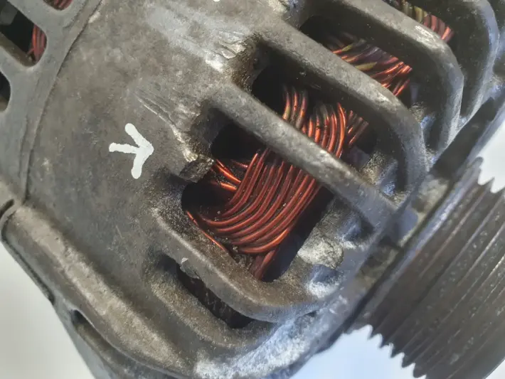 BMW E87 E90 E91 2.0 D ALTERNATOR valeo 7802471 AL03