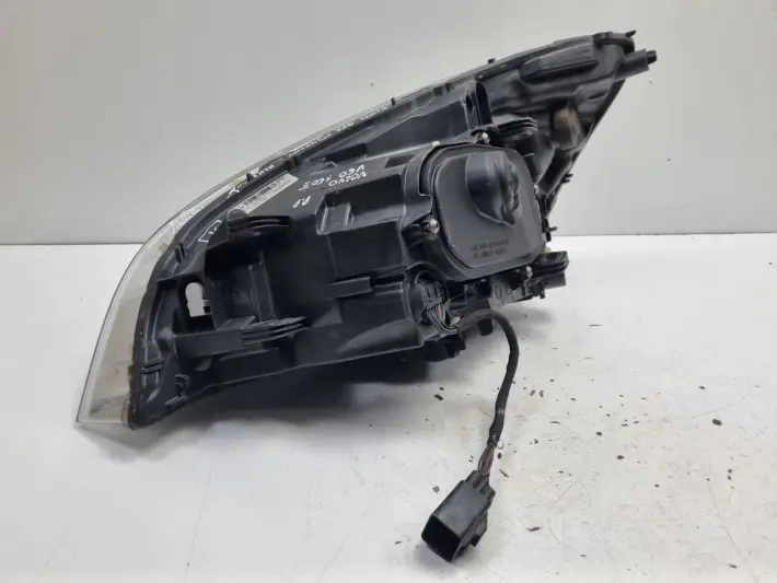 Volvo V60 S60 II PRZEDNIA LAMPA PRAWA prawy przód XENON EUROPA 31299991