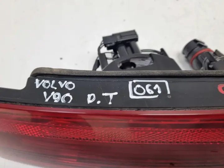 Volvo V90 II 16-20r TYLNIA TYLNA LAMPA PRAWA prawy tył w klape 31656786