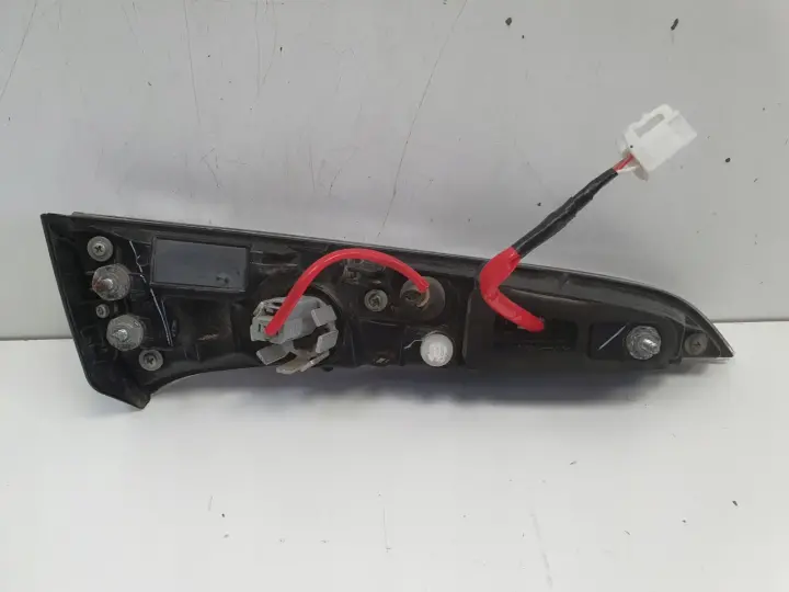 Toyota Corolla E21 HTB TYLNIA TYLNA LAMPA PRAWA prawy tył w klape EUROPA