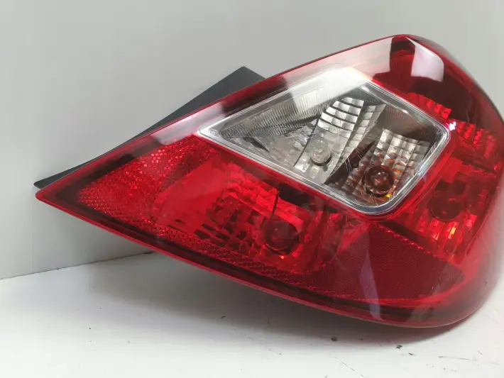 Opel Corsa D 5 drzwi TYLNA LAMPA PRAWA prawy tył pasażera