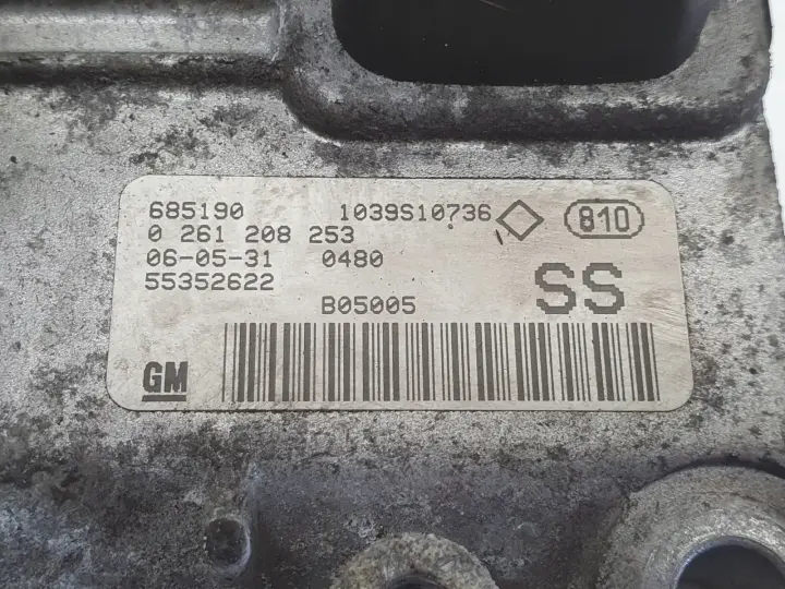 Opel Corsa C 1.2 16V STEROWNIK SILNIKA komputer 0261208253 SS