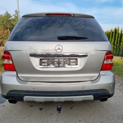 Mercedes ML W164 05-08 TYLNA KLAPA BAGAŻNIKA C723