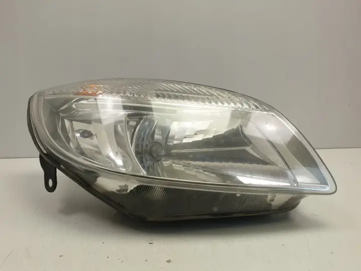 Skoda Praktik PRZEDNIA LAMPA PRAWA prawy przód EUR